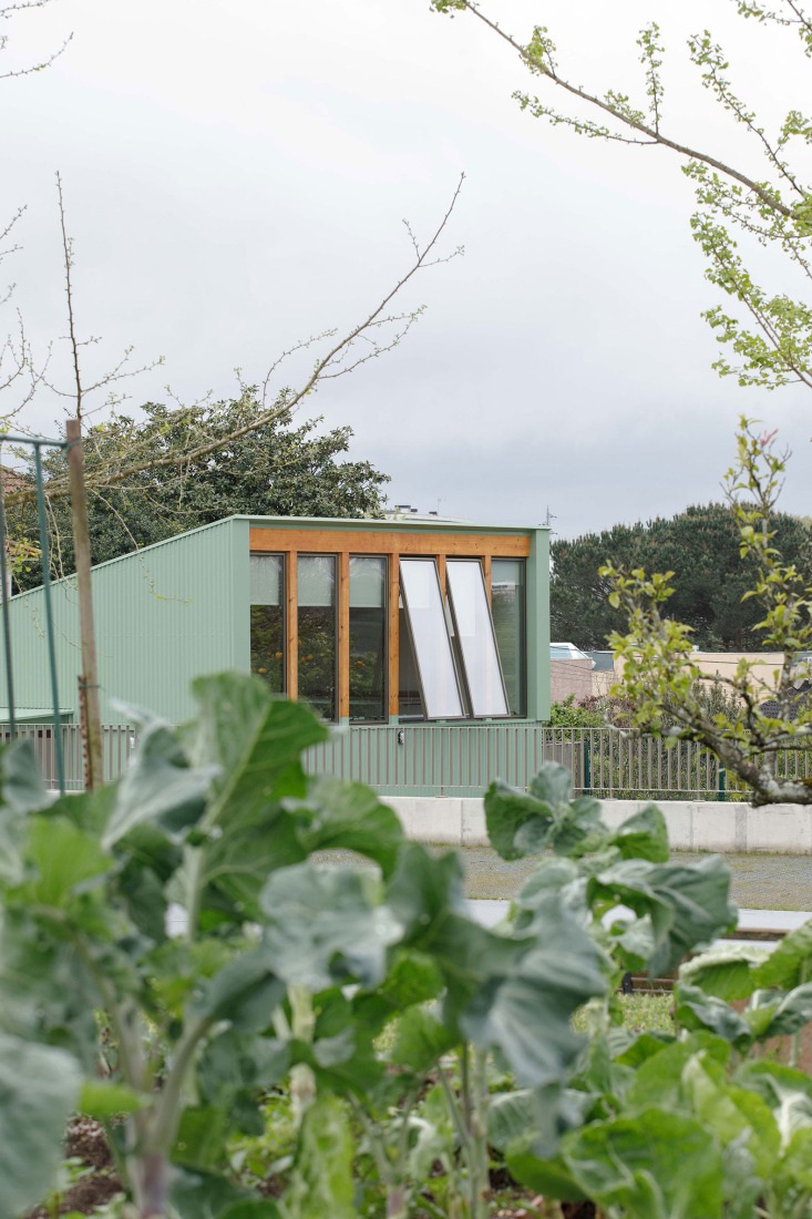 "Creche Modular em Madeira" by depA. Photograph by José Campos.
