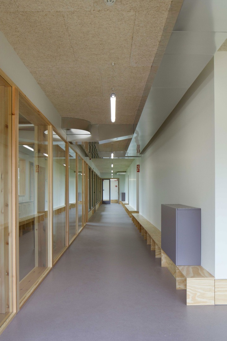 "Creche Modular em Madeira" by depA. Photograph by José Campos.