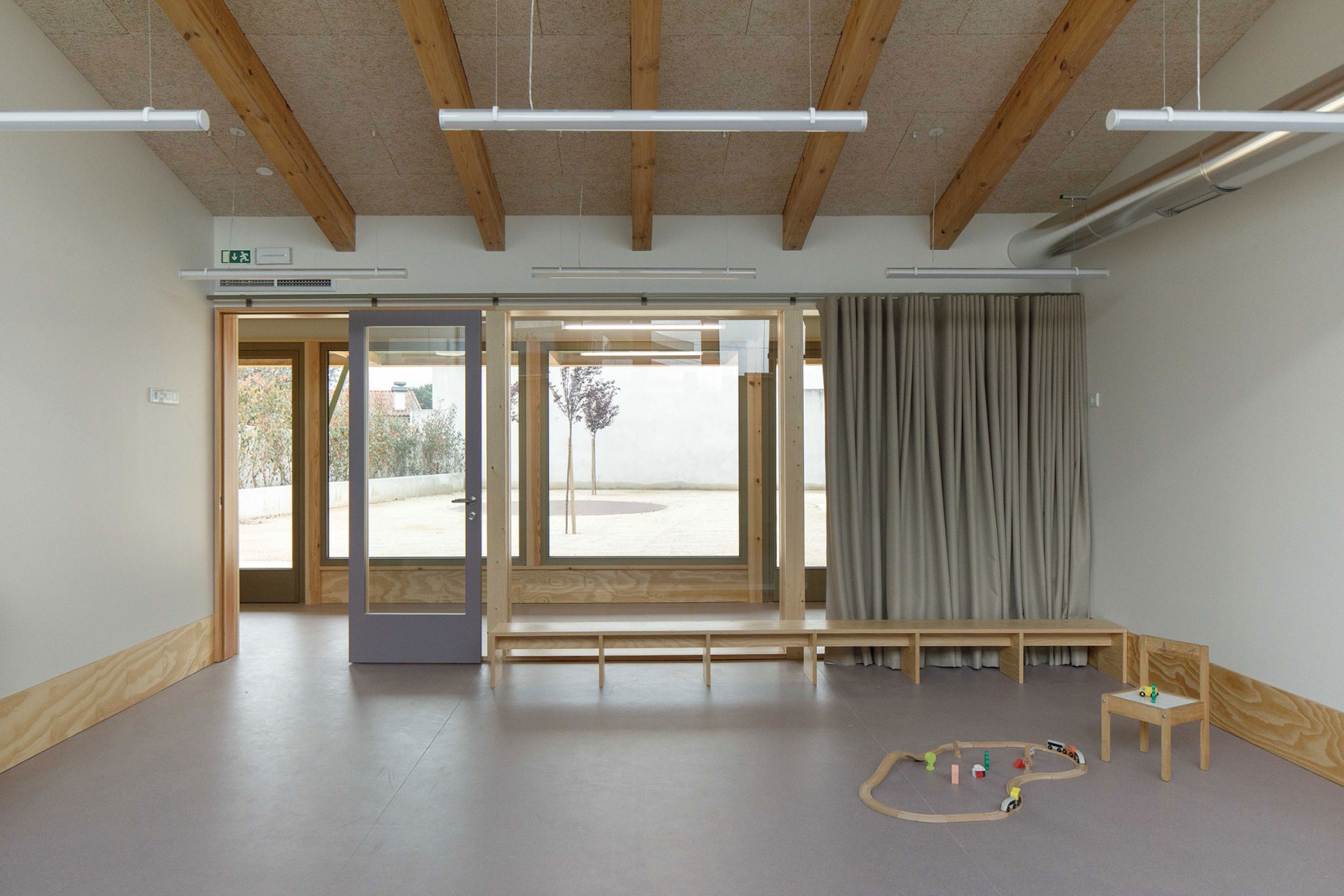 "Creche Modular em Madeira" by depA. Photograph by José Campos.