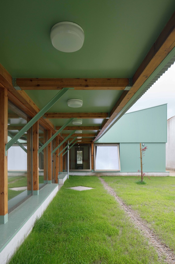 "Creche Modular em Madeira" by depA. Photograph by José Campos.