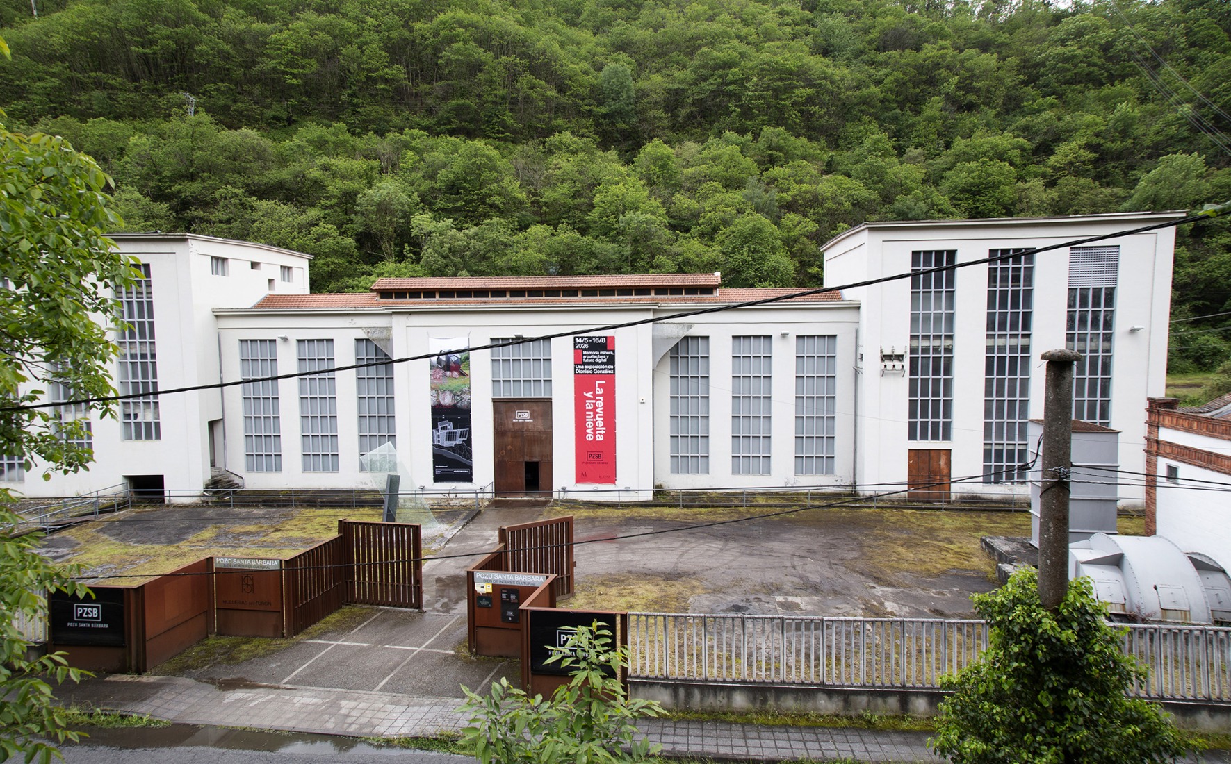 Exposición «La revuelta y la nieve» por Dionisio González. Fotografía por De la Puente fotoespacio. Cortesía de LEV Festival.