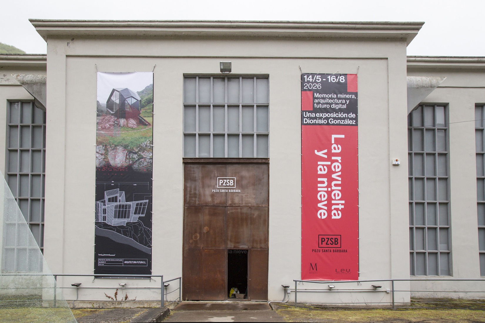 Exposición «La revuelta y la nieve» por Dionisio González. Fotografía por De la Puente fotoespacio. Cortesía de LEV Festival.
