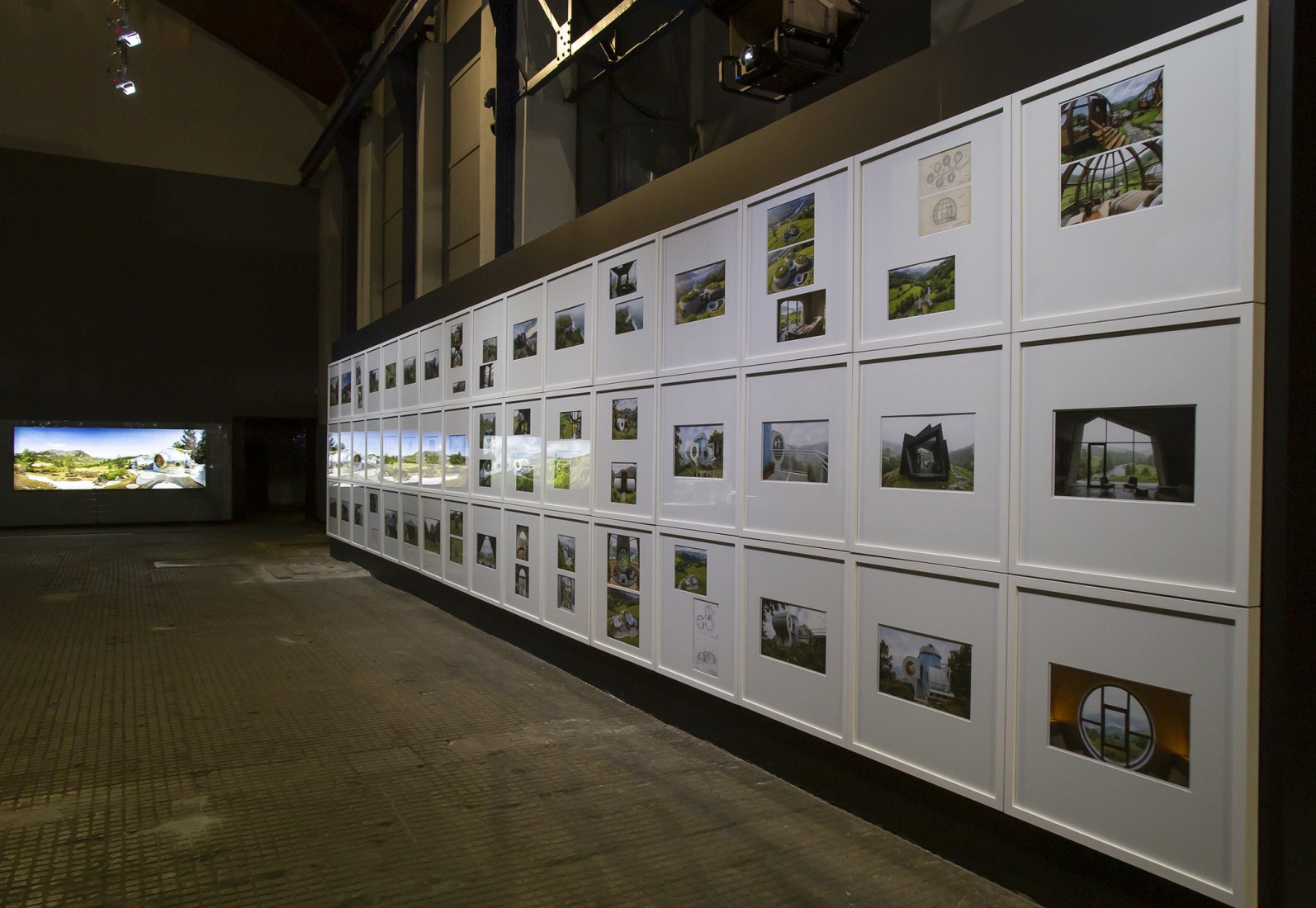 Exposición «La revuelta y la nieve» por Dionisio González. Fotografía por De la Puente fotoespacio. Cortesía de LEV Festival.