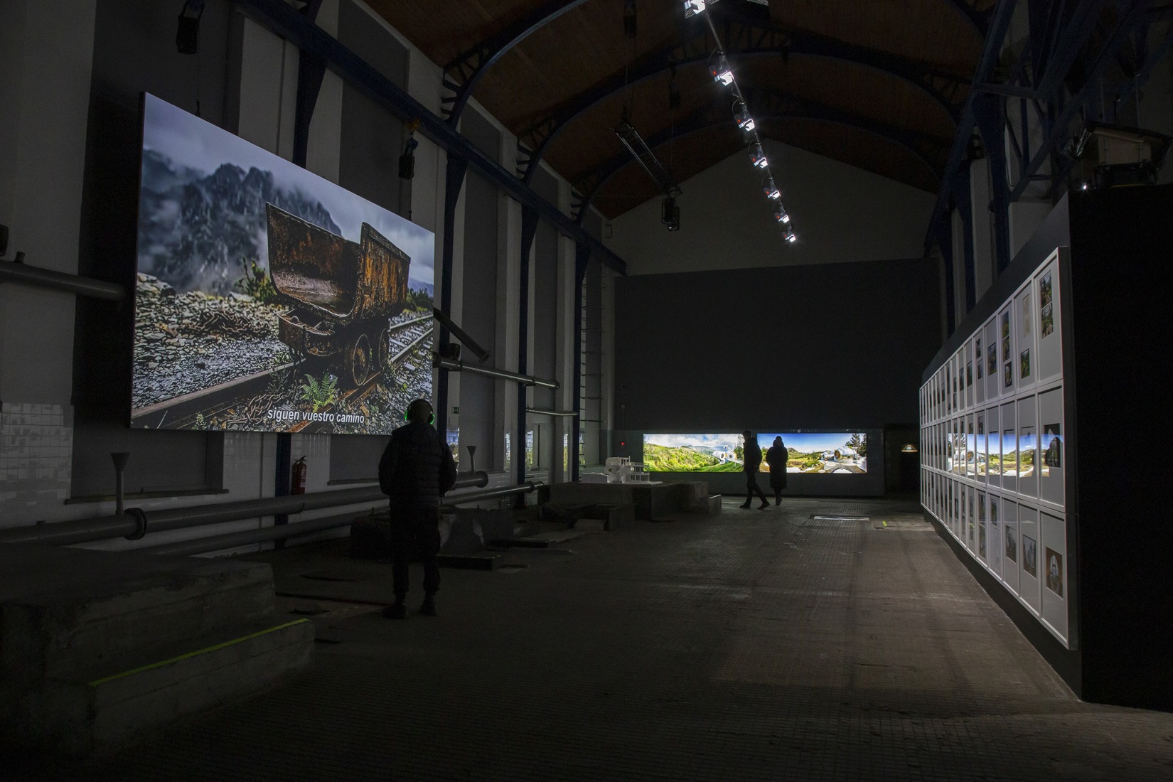 Exposición «La revuelta y la nieve» por Dionisio González. Fotografía por De la Puente fotoespacio. Cortesía de LEV Festival.