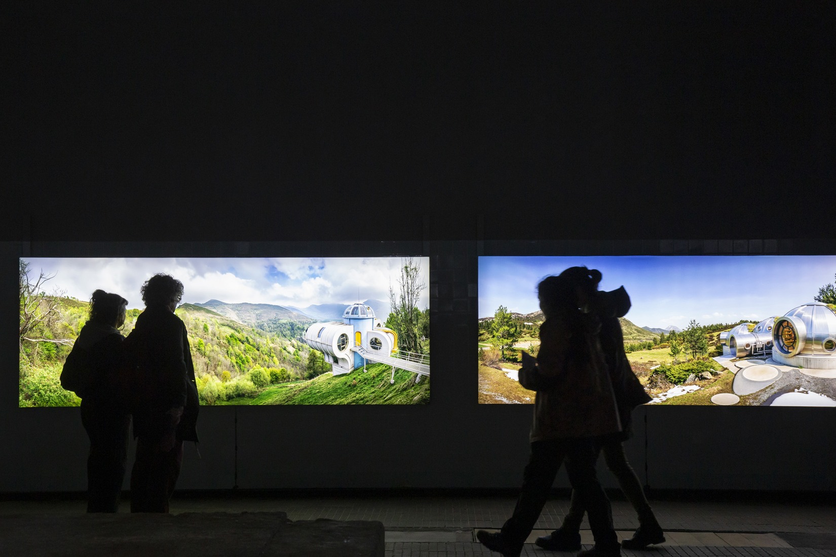 Exposición «La revuelta y la nieve» por Dionisio González. Fotografía por De la Puente fotoespacio. Cortesía de LEV Festival.
