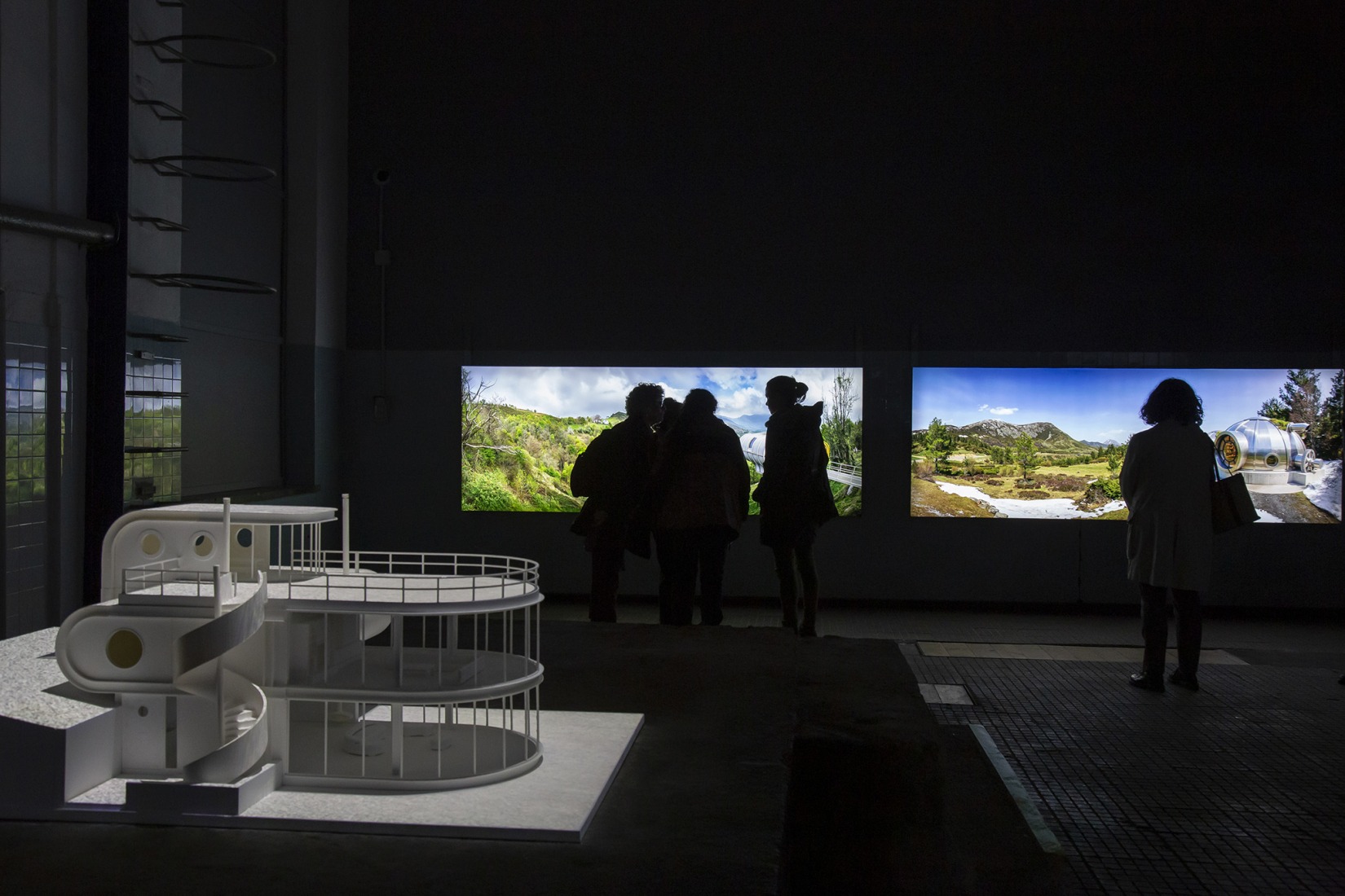 Exposición «La revuelta y la nieve» por Dionisio González. Fotografía por De la Puente fotoespacio. Cortesía de LEV Festival.
