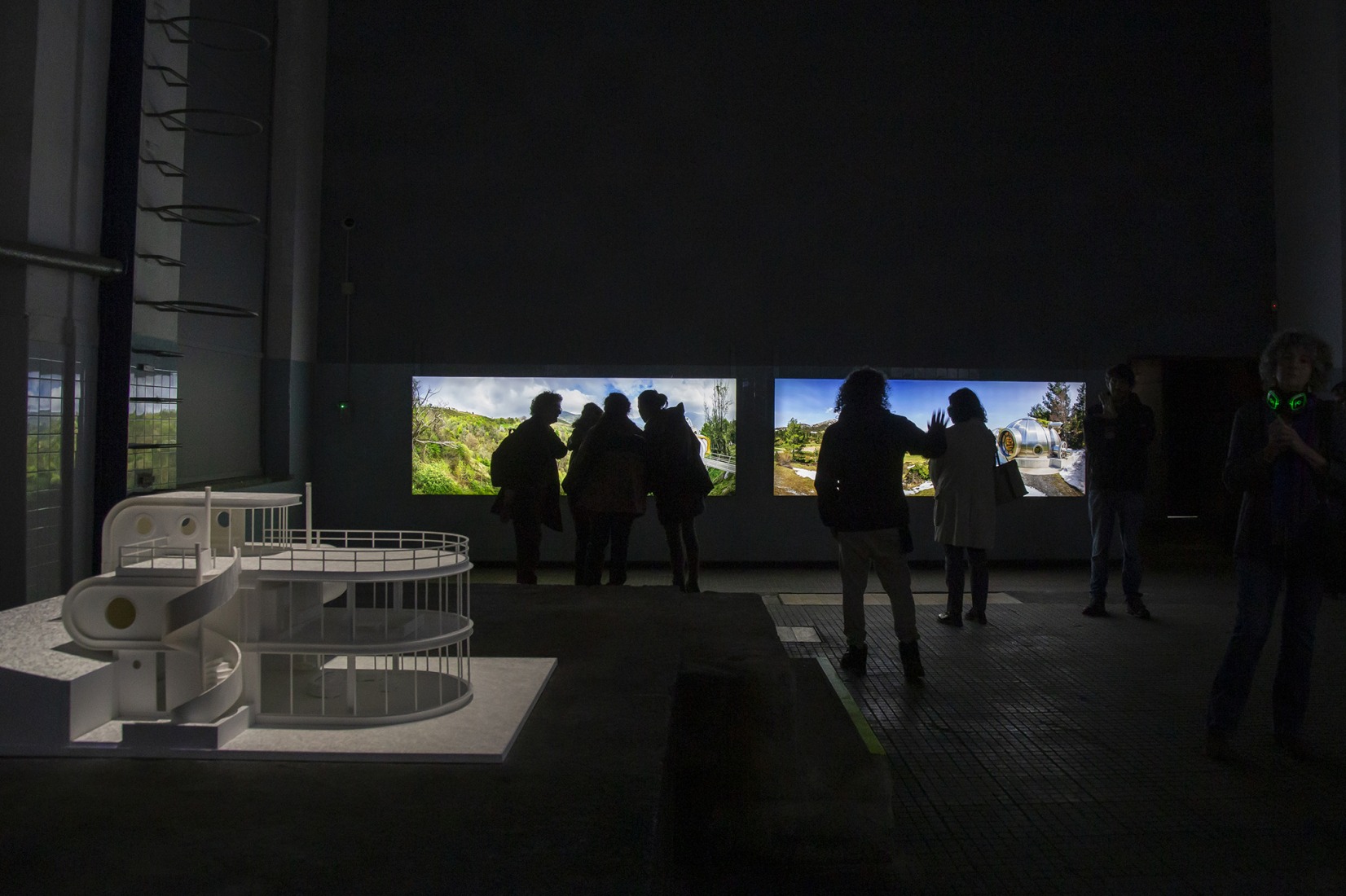 Exposición «La revuelta y la nieve» por Dionisio González. Fotografía por De la Puente fotoespacio. Cortesía de LEV Festival.