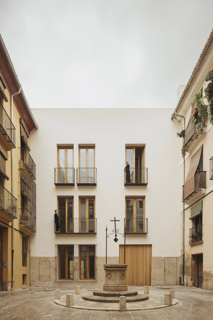 Edificio Viciana por José Fernández-Llebrez. Fotografía por Alejandro Gómez Vives.