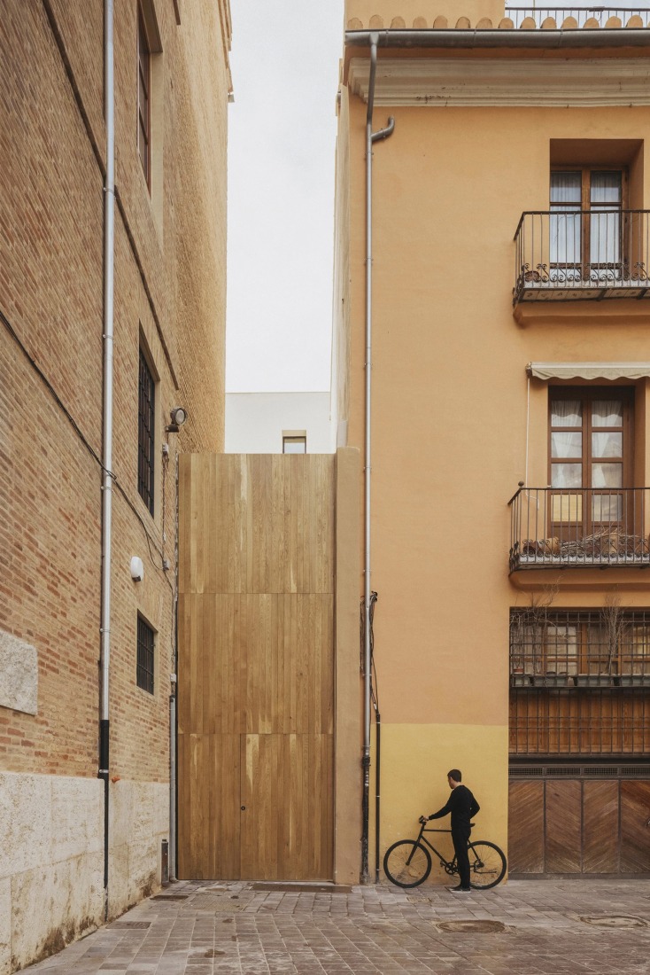 Edificio Viciana por José Fernández-Llebrez. Fotografía por Alejandro Gómez Vives.