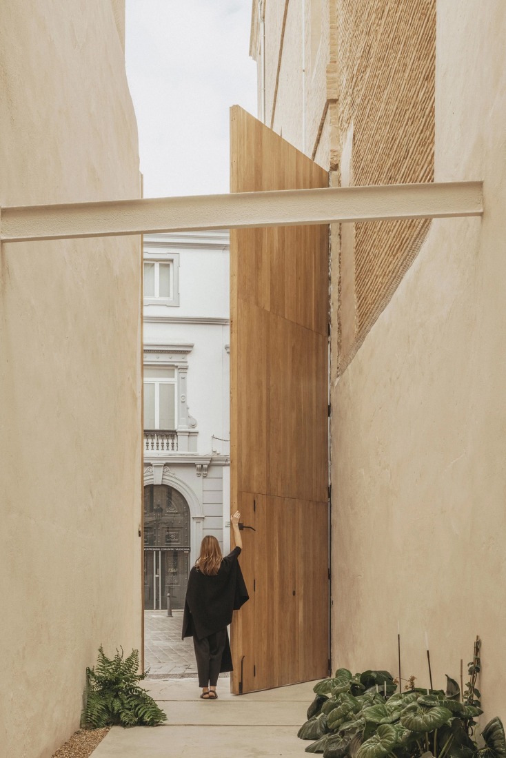 Edificio Viciana por José Fernández-Llebrez. Fotografía por Alejandro Gómez Vives.