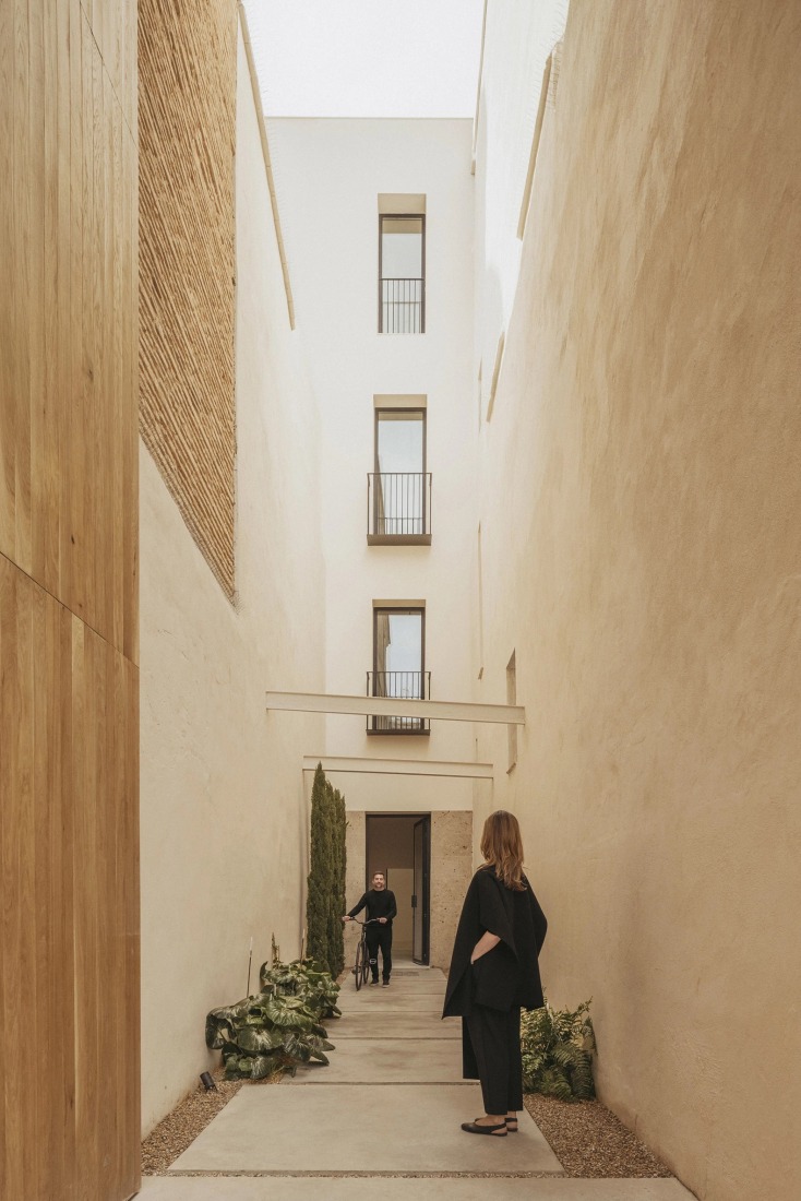 Edificio Viciana por José Fernández-Llebrez. Fotografía por Alejandro Gómez Vives.
