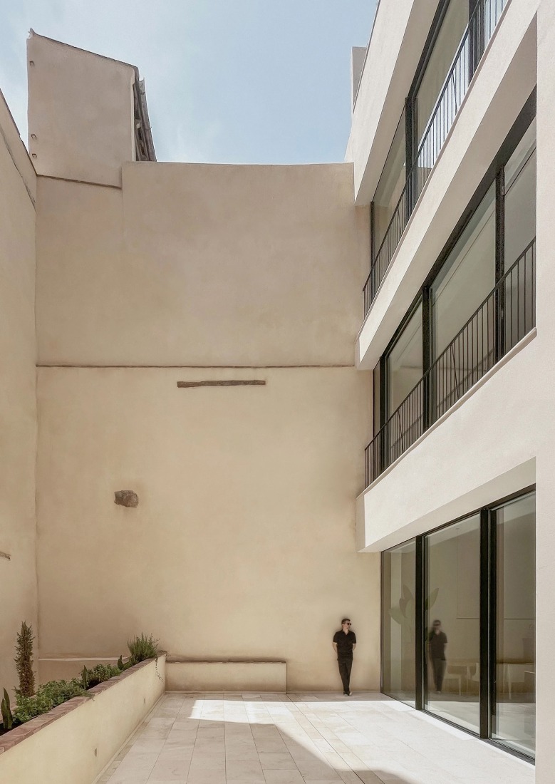 Edificio Viciana por José Fernández-Llebrez. Fotografía por Alejandro Gómez Vives.