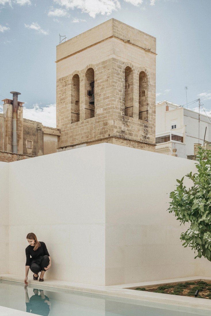 Edificio Viciana por José Fernández-Llebrez. Fotografía por Alejandro Gómez Vives.