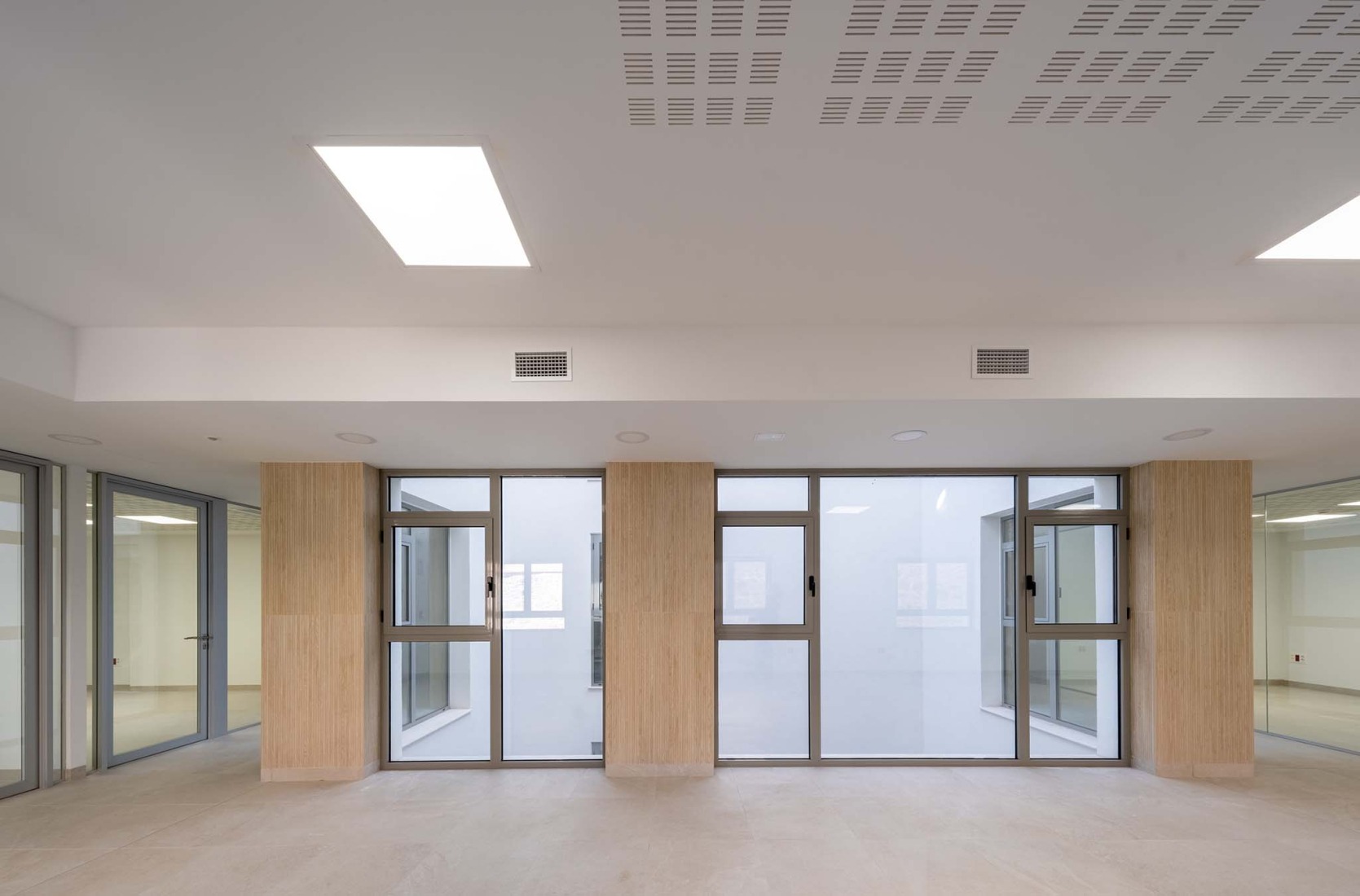 Rehabilitación del Edificio de los Antiguos Juzgados por Galiano Garrigós y Santiago Pastor. Fotografía por David Frutos.