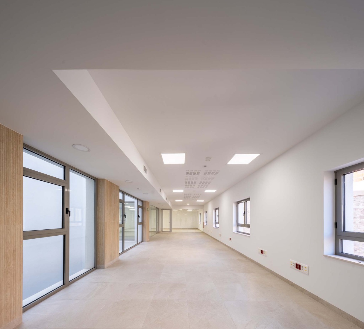 Rehabilitación del Edificio de los Antiguos Juzgados por Galiano Garrigós y Santiago Pastor. Fotografía por David Frutos.