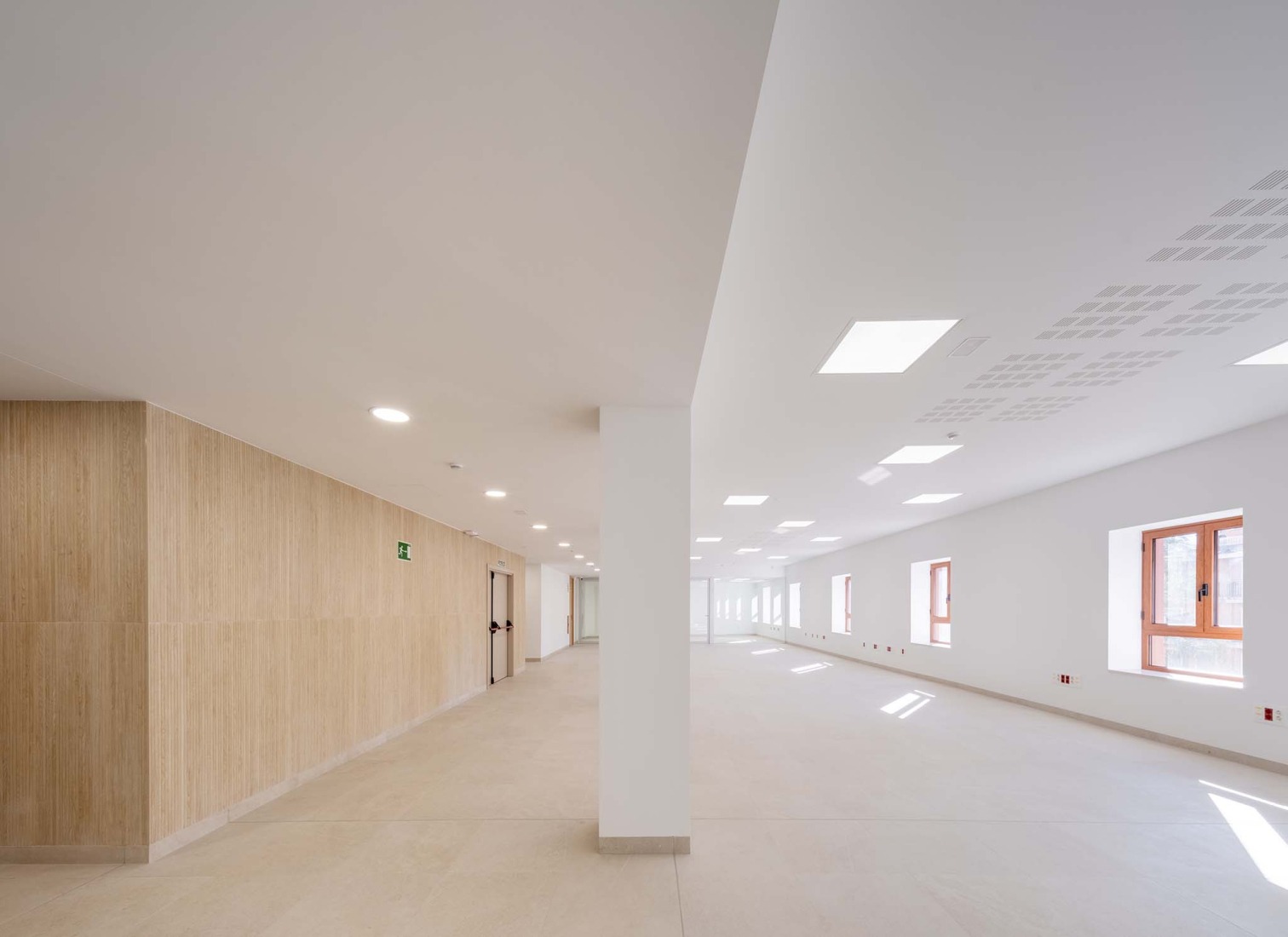 Rehabilitación del Edificio de los Antiguos Juzgados por Galiano Garrigós y Santiago Pastor. Fotografía por David Frutos.