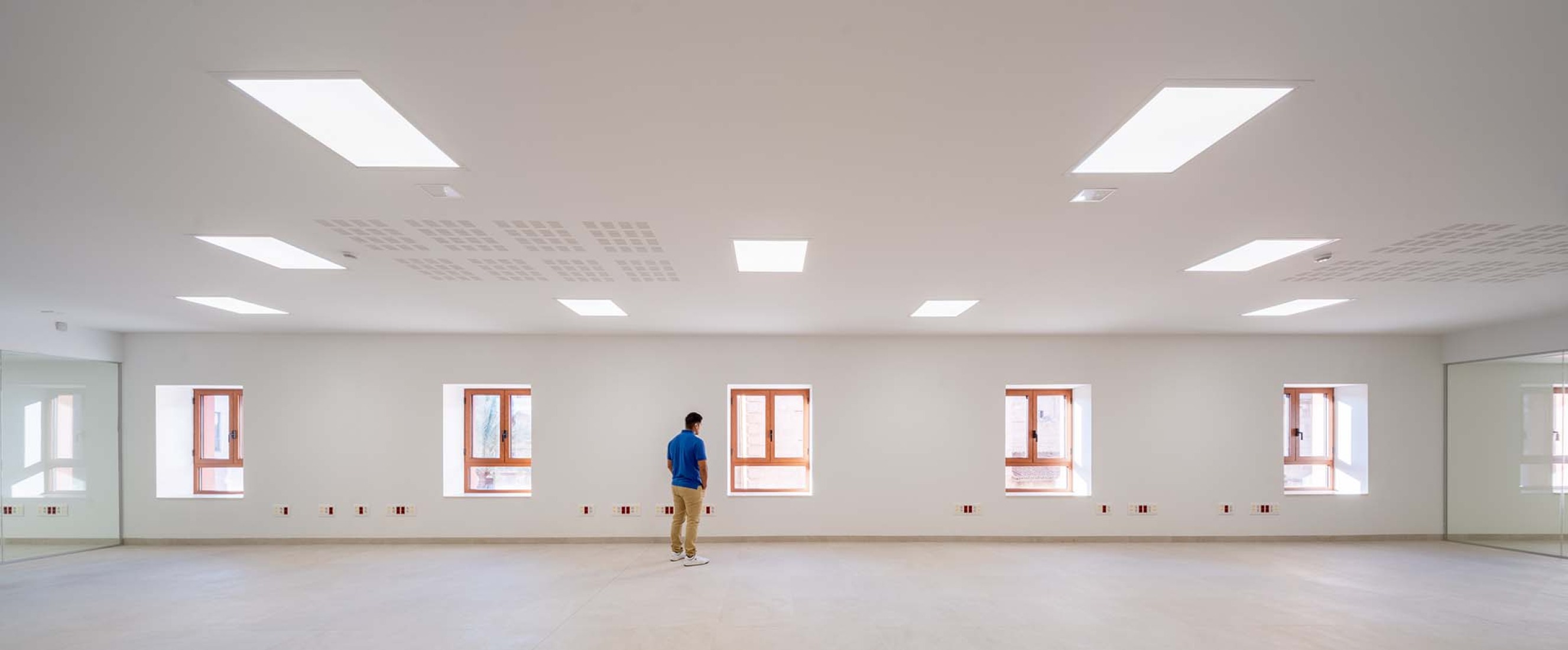 Rehabilitación del Edificio de los Antiguos Juzgados por Galiano Garrigós y Santiago Pastor. Fotografía por David Frutos.