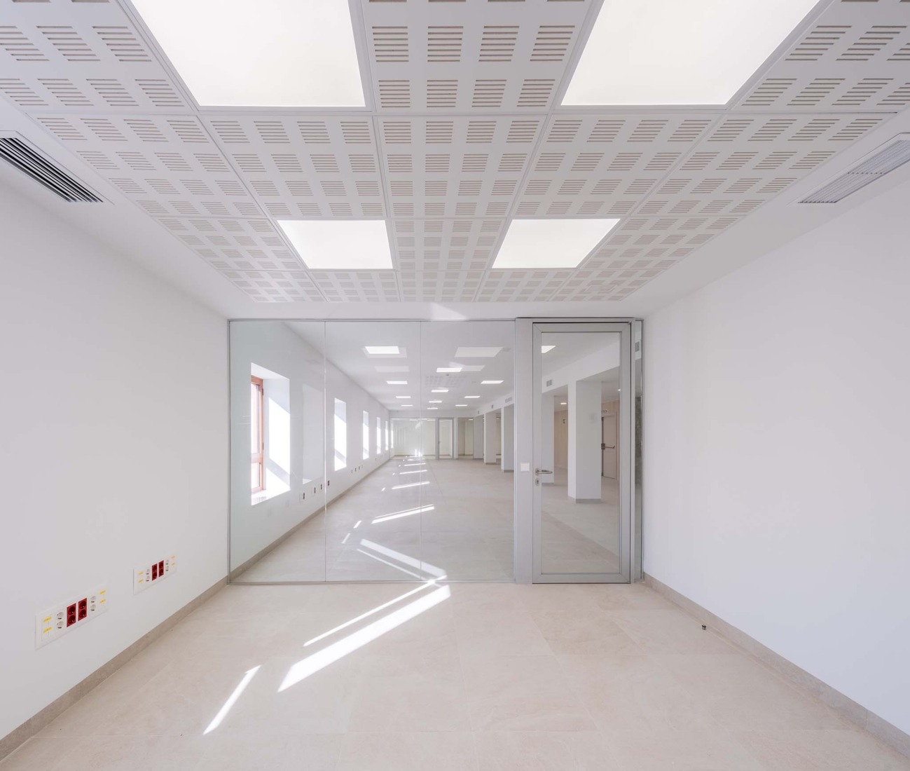Rehabilitación del Edificio de los Antiguos Juzgados por Galiano Garrigós y Santiago Pastor. Fotografía por David Frutos.