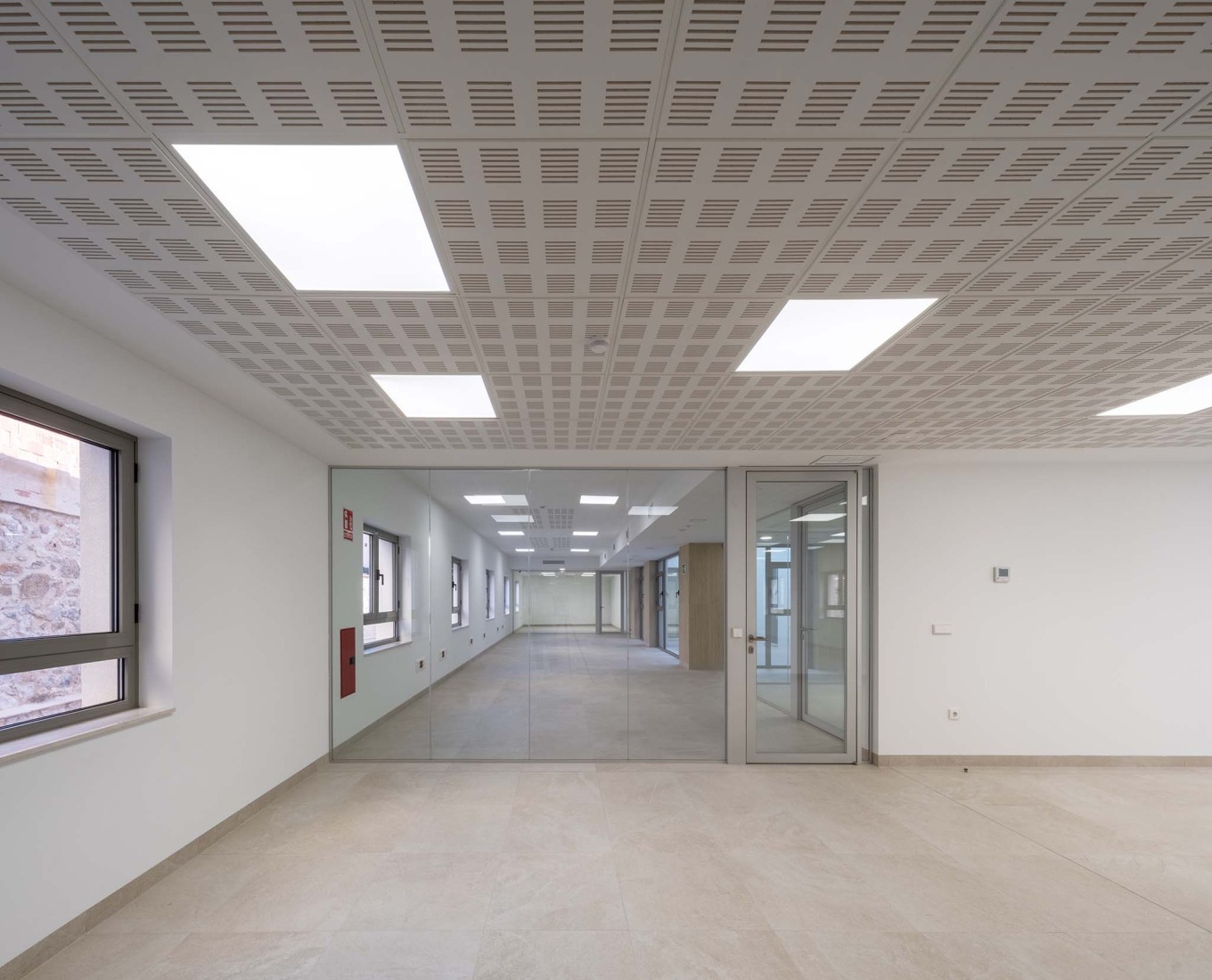 Rehabilitación del Edificio de los Antiguos Juzgados por Galiano Garrigós y Santiago Pastor. Fotografía por David Frutos.