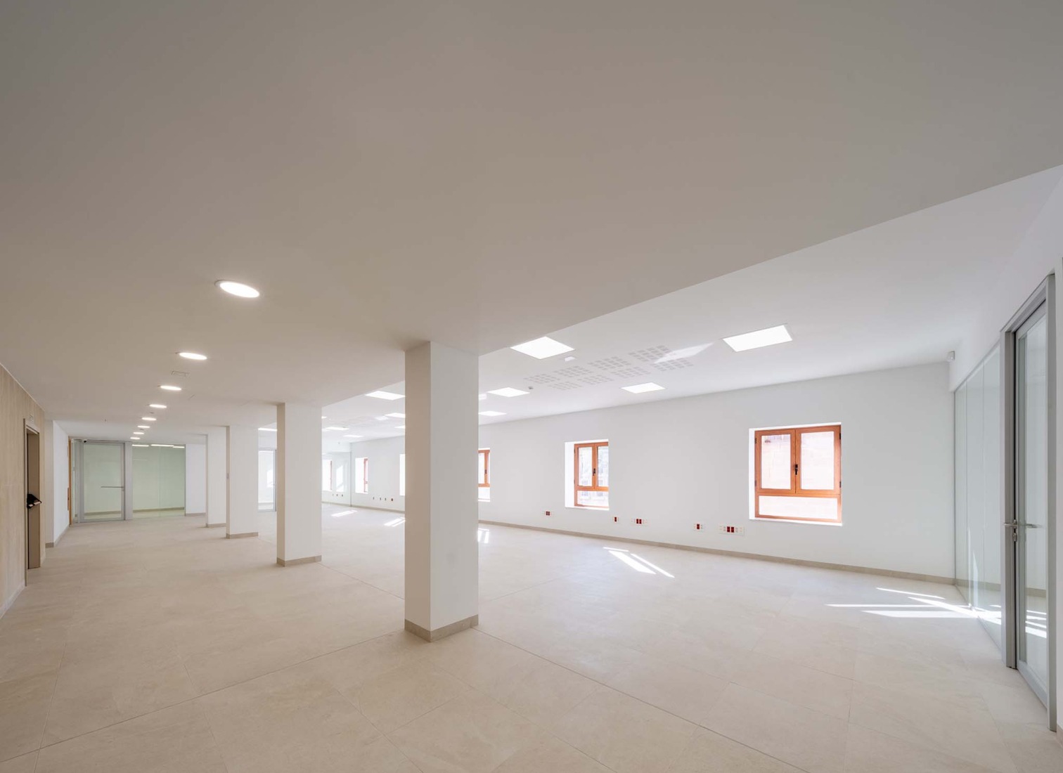 Rehabilitación del Edificio de los Antiguos Juzgados por Galiano Garrigós y Santiago Pastor. Fotografía por David Frutos.