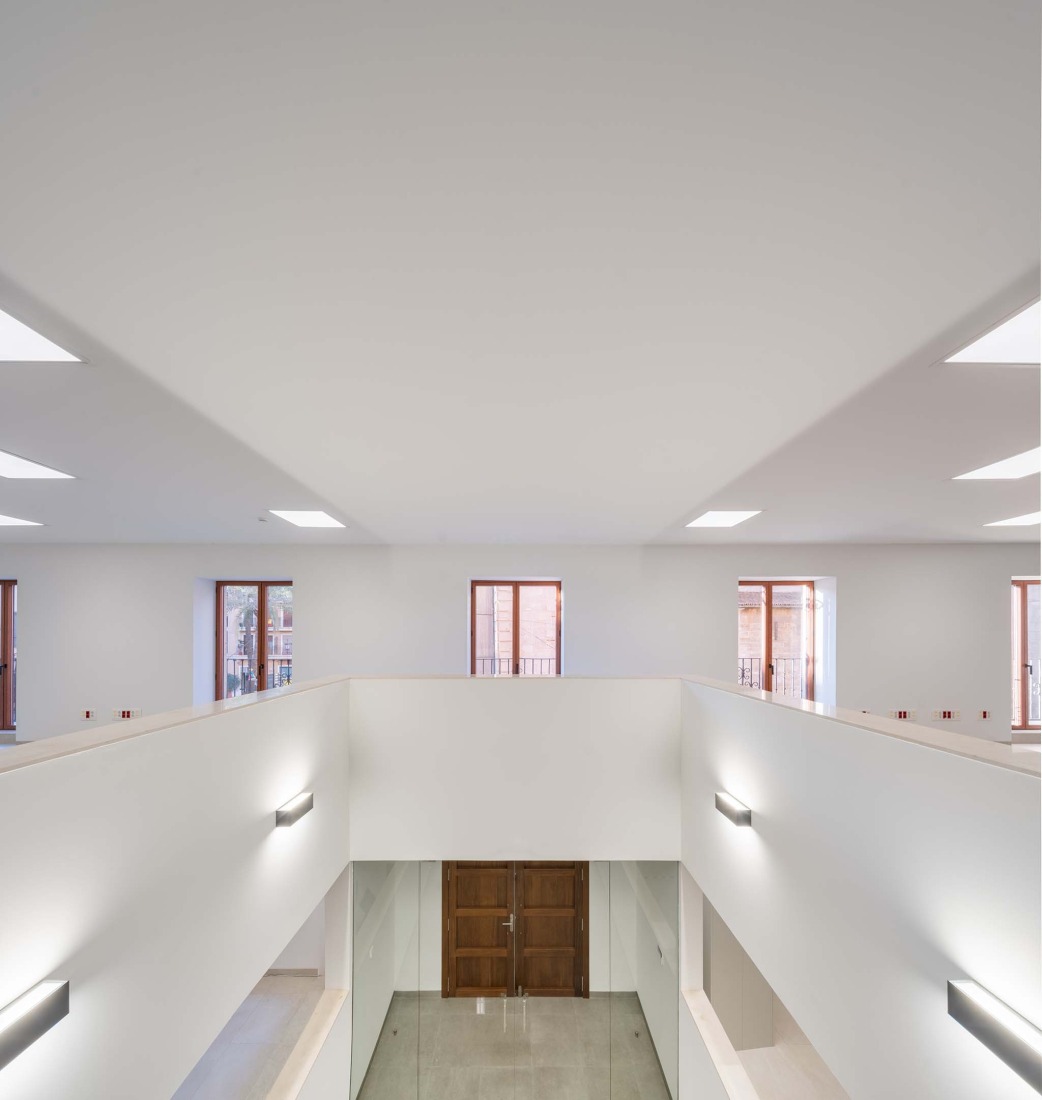 Rehabilitación del Edificio de los Antiguos Juzgados por Galiano Garrigós y Santiago Pastor. Fotografía por David Frutos.
