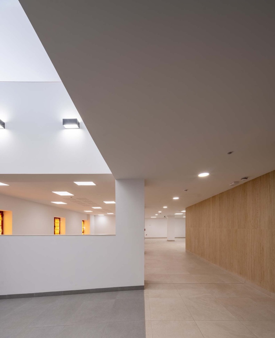 Rehabilitación del Edificio de los Antiguos Juzgados por Galiano Garrigós y Santiago Pastor. Fotografía por David Frutos.