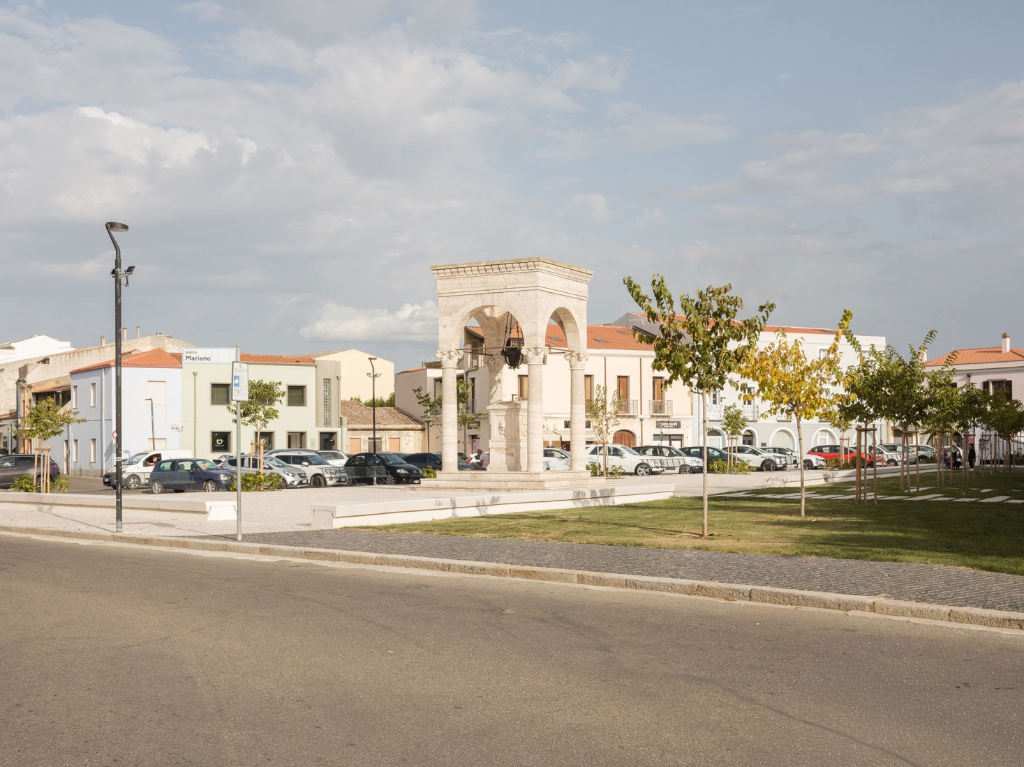 Piazza Mariano por Giulia de Appolonia. Fotografía por Filippo Poli.