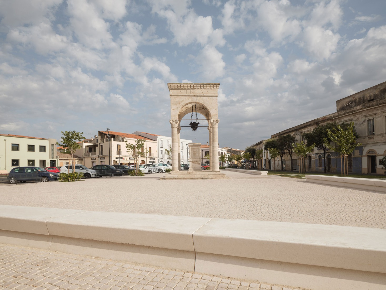 Piazza Mariano por Giulia de Appolonia. Fotografía por Filippo Poli.