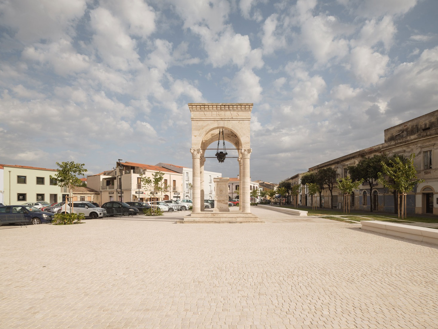 Piazza Mariano por Giulia de Appolonia. Fotografía por Filippo Poli.
