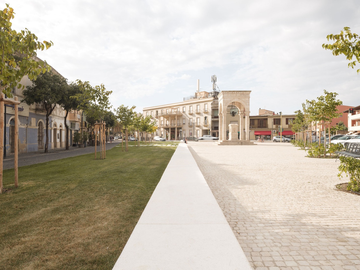 Piazza Mariano por Giulia de Appolonia. Fotografía por Filippo Poli.