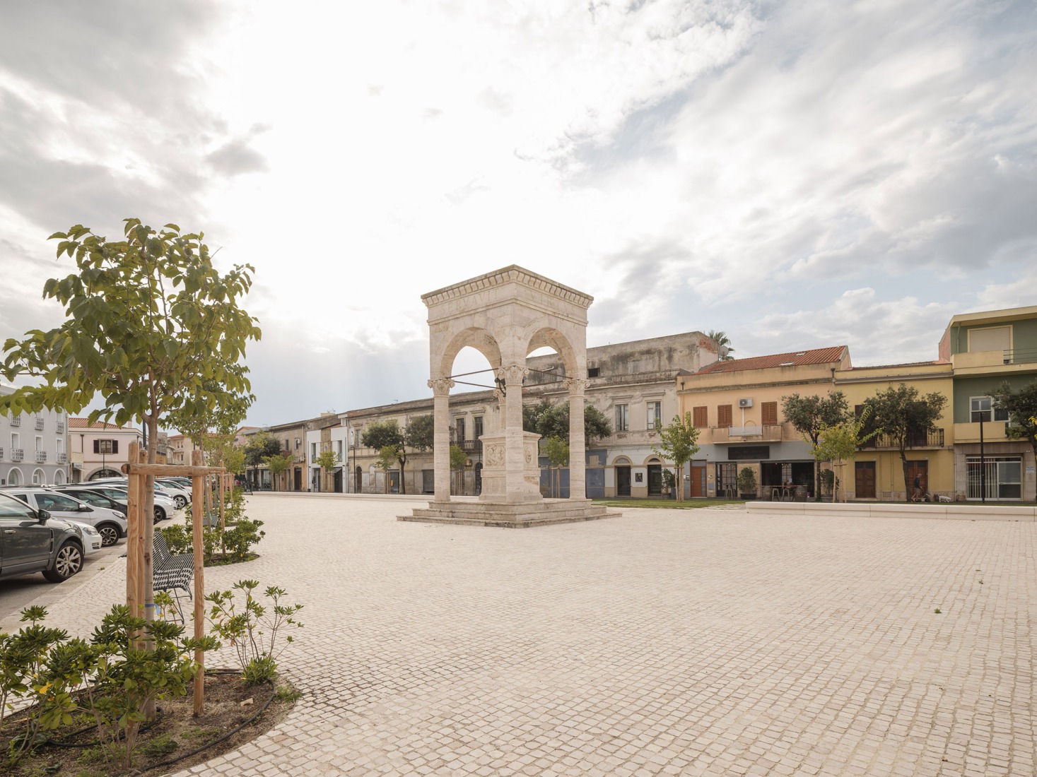 Piazza Mariano por Giulia de Appolonia. Fotografía por Filippo Poli.
