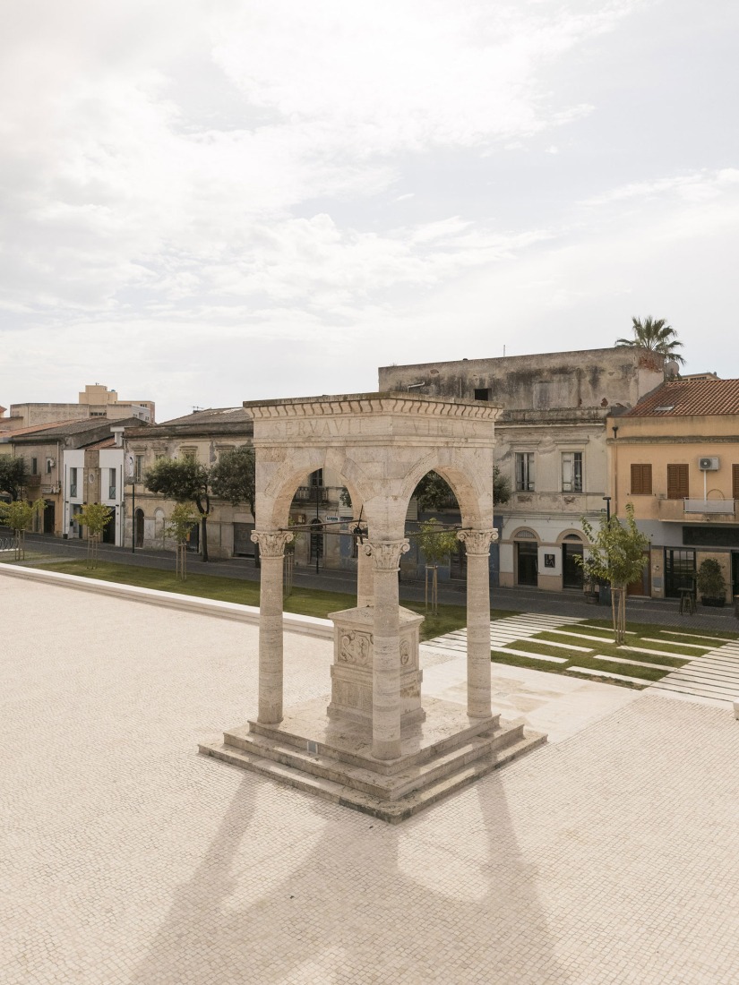 Piazza Mariano por Giulia de Appolonia. Fotografía por Filippo Poli.