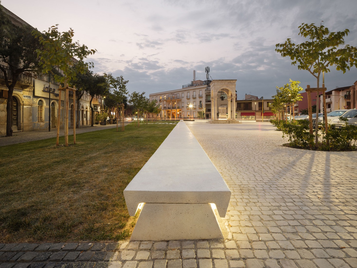 Piazza Mariano por Giulia de Appolonia. Fotografía por Filippo Poli.