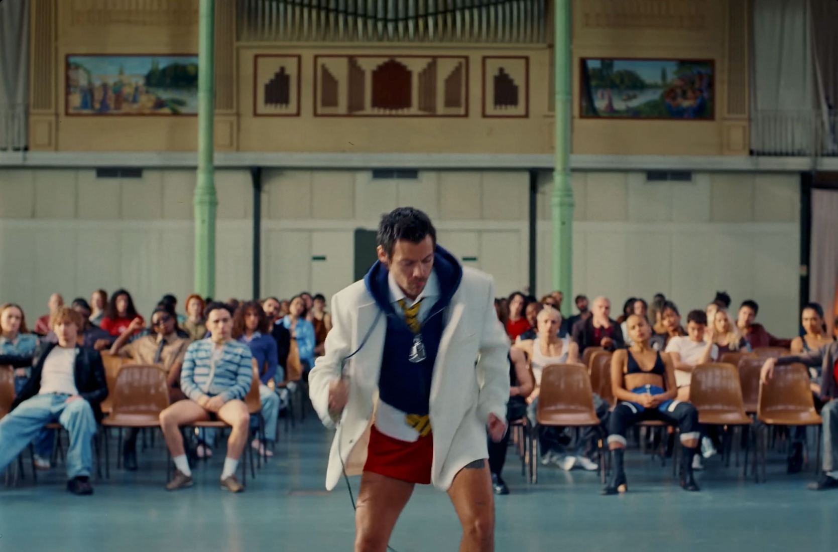 «Dance No More» por Harry Styles.