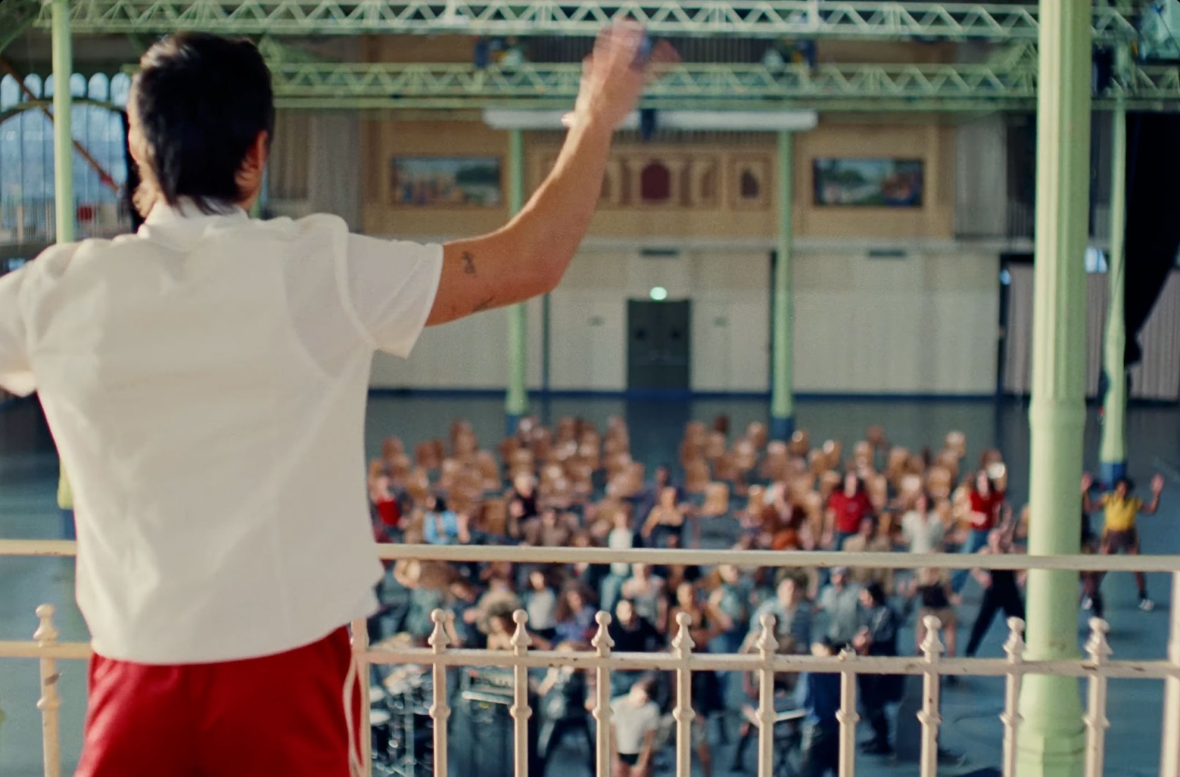 «Dance No More» por Harry Styles.