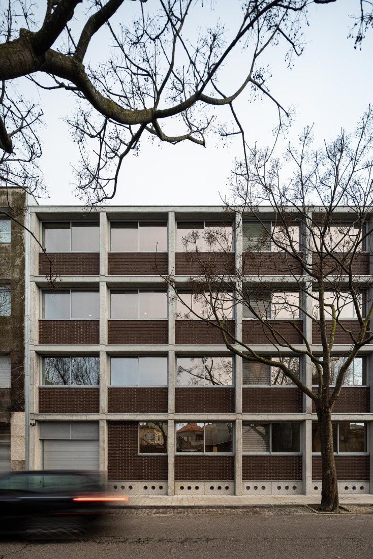Hintze Ribeiro Multifamily Housing Building by Helder da Rocha Arquitectos. Photograph by Ivo Tavares Studio.