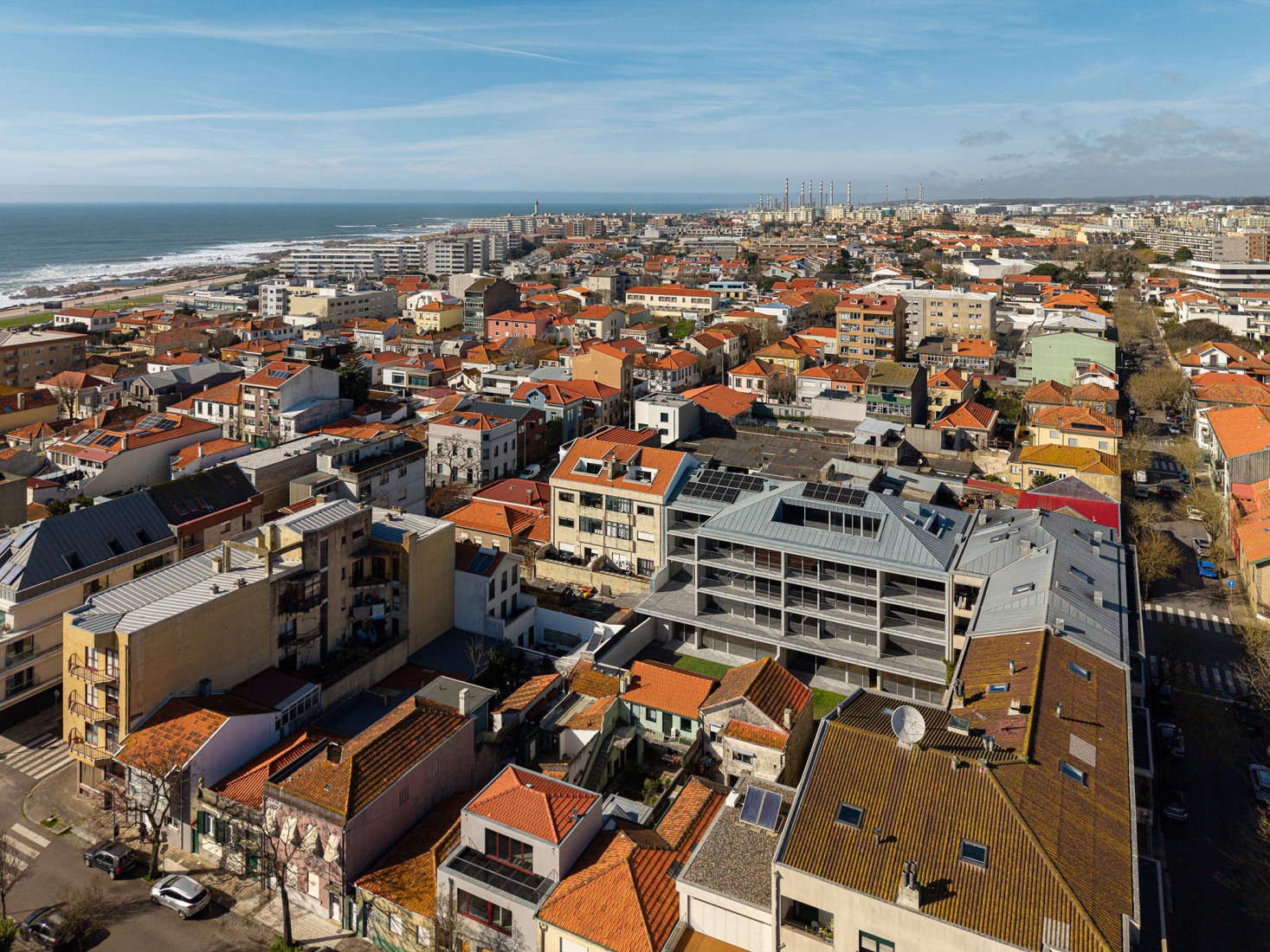 Hintze Ribeiro Multifamily Housing Building by Helder da Rocha Arquitectos. Photograph by Ivo Tavares Studio.