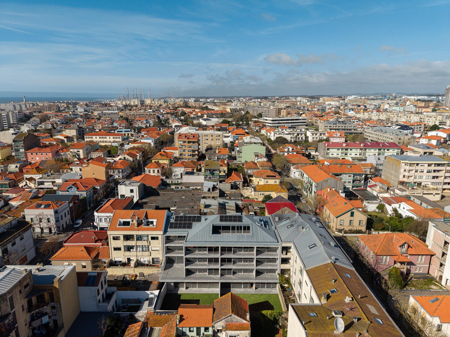 Hintze Ribeiro Multifamily Housing Building by Helder da Rocha Arquitectos. Photograph by Ivo Tavares Studio.