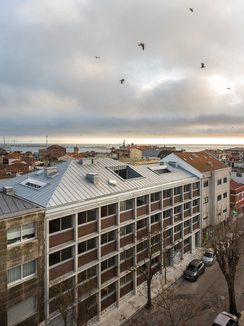 Hintze Ribeiro Multifamily Housing Building by Helder da Rocha Arquitectos. Photograph by Ivo Tavares Studio.