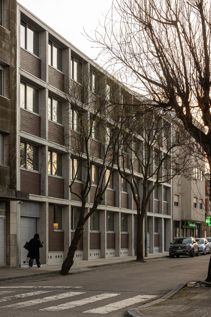 Hintze Ribeiro Multifamily Housing Building by Helder da Rocha Arquitectos. Photograph by Ivo Tavares Studio.