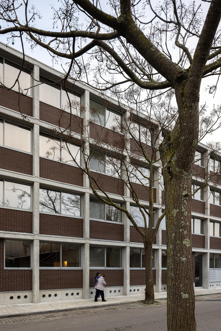 Hintze Ribeiro Multifamily Housing Building by Helder da Rocha Arquitectos. Photograph by Ivo Tavares Studio.