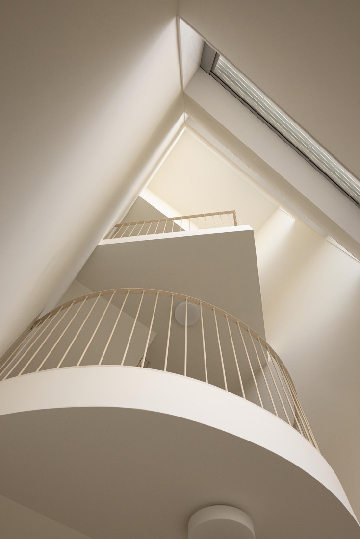 Hintze Ribeiro Multifamily Housing Building by Helder da Rocha Arquitectos. Photograph by Ivo Tavares Studio.