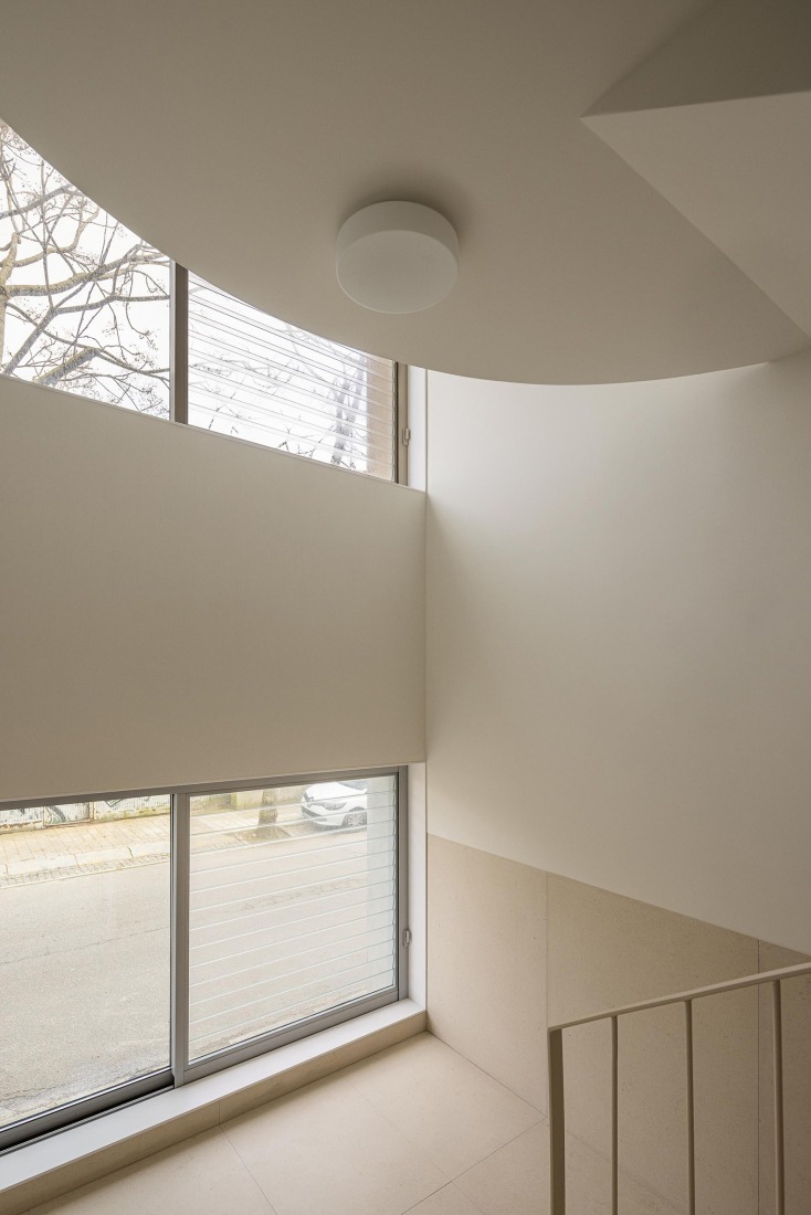 Hintze Ribeiro Multifamily Housing Building by Helder da Rocha Arquitectos. Photograph by Ivo Tavares Studio.