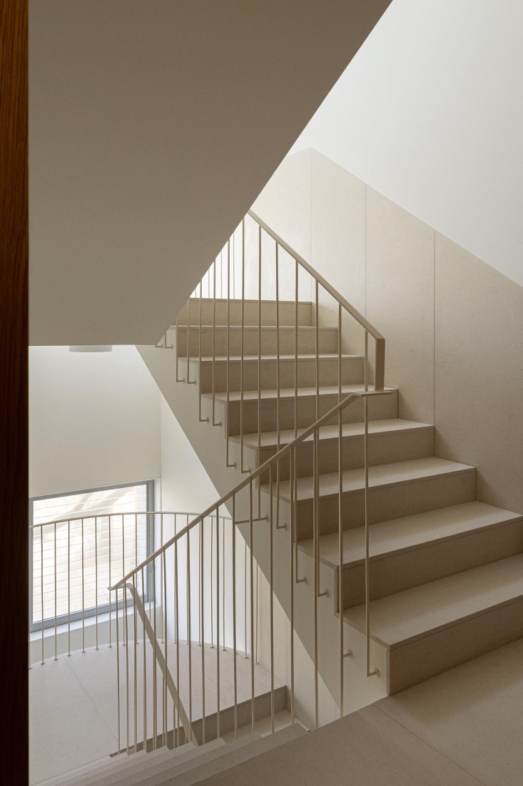Hintze Ribeiro Multifamily Housing Building by Helder da Rocha Arquitectos. Photograph by Ivo Tavares Studio.