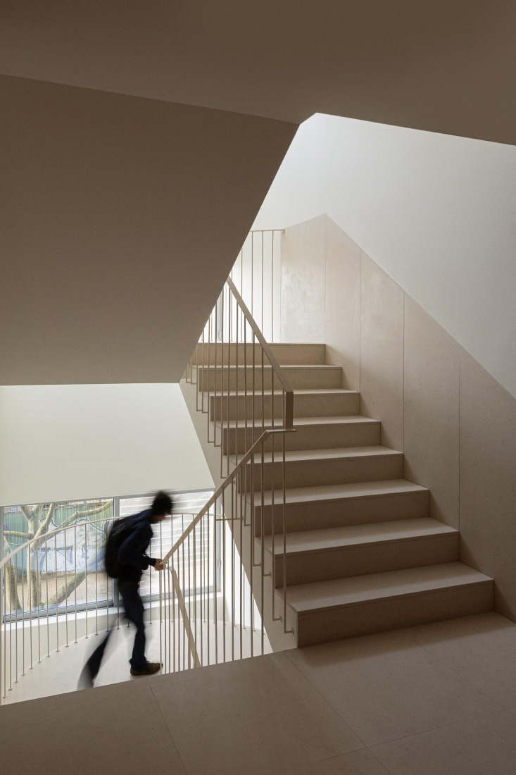 Hintze Ribeiro Multifamily Housing Building by Helder da Rocha Arquitectos. Photograph by Ivo Tavares Studio.