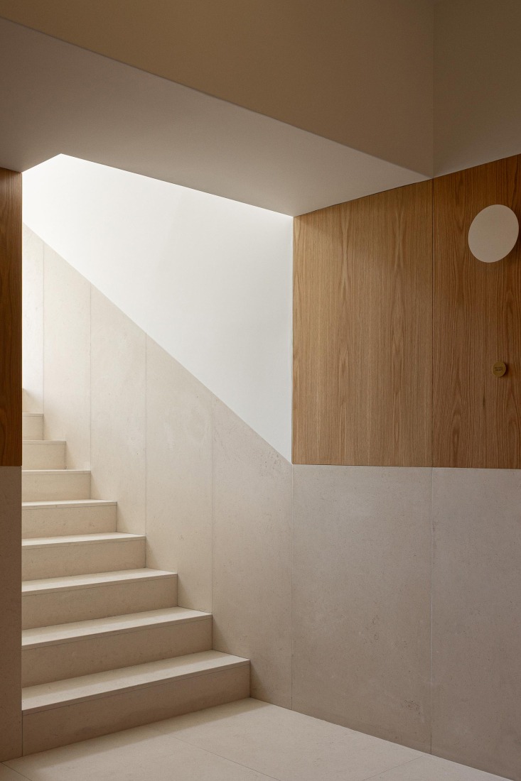 Hintze Ribeiro Multifamily Housing Building by Helder da Rocha Arquitectos. Photograph by Ivo Tavares Studio.