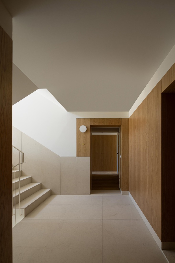 Hintze Ribeiro Multifamily Housing Building by Helder da Rocha Arquitectos. Photograph by Ivo Tavares Studio.