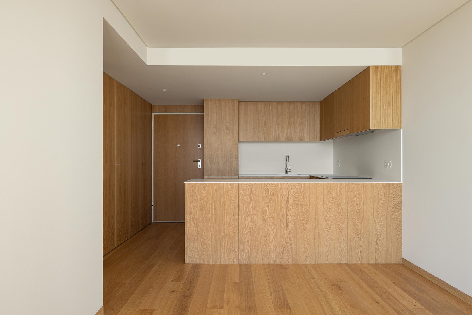 Hintze Ribeiro Multifamily Housing Building by Helder da Rocha Arquitectos. Photograph by Ivo Tavares Studio.