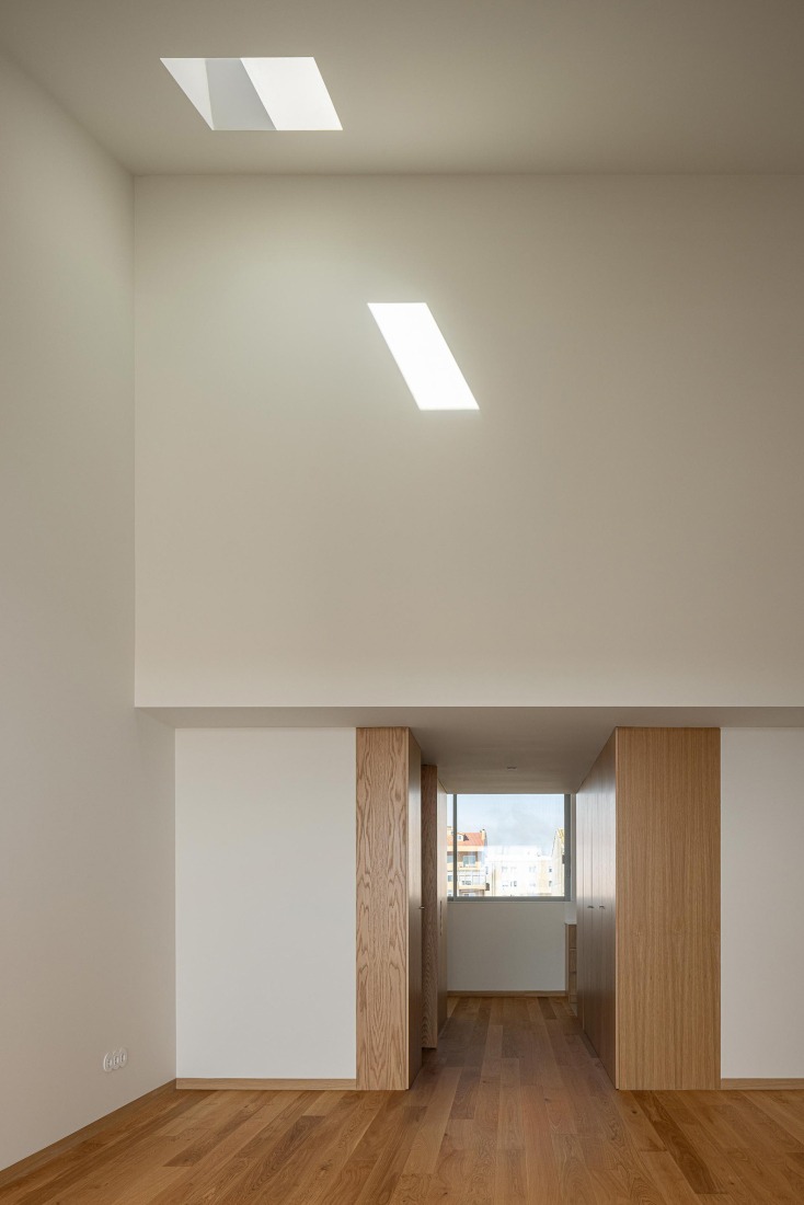 Hintze Ribeiro Multifamily Housing Building by Helder da Rocha Arquitectos. Photograph by Ivo Tavares Studio.