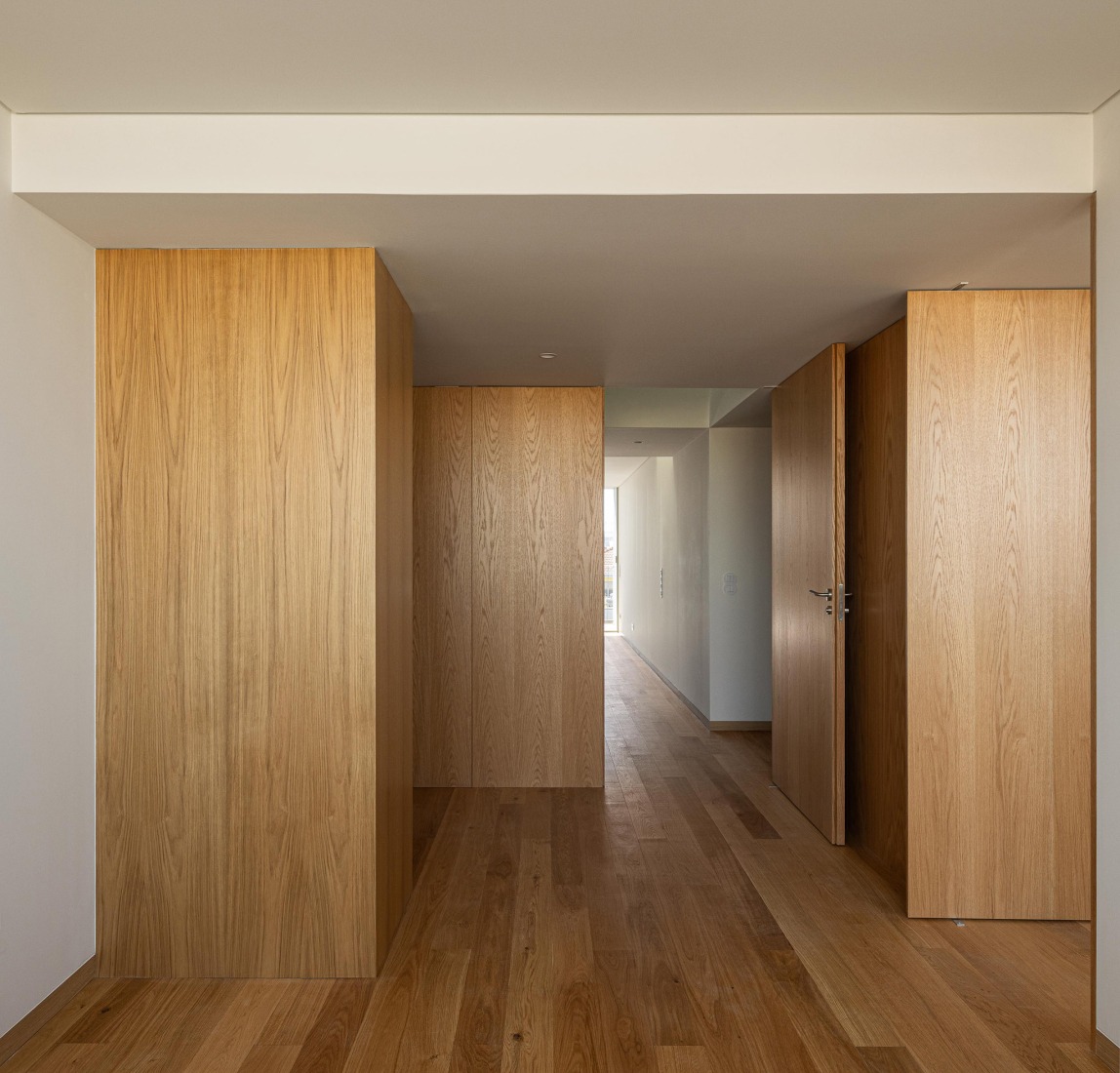 Hintze Ribeiro Multifamily Housing Building by Helder da Rocha Arquitectos. Photograph by Ivo Tavares Studio.